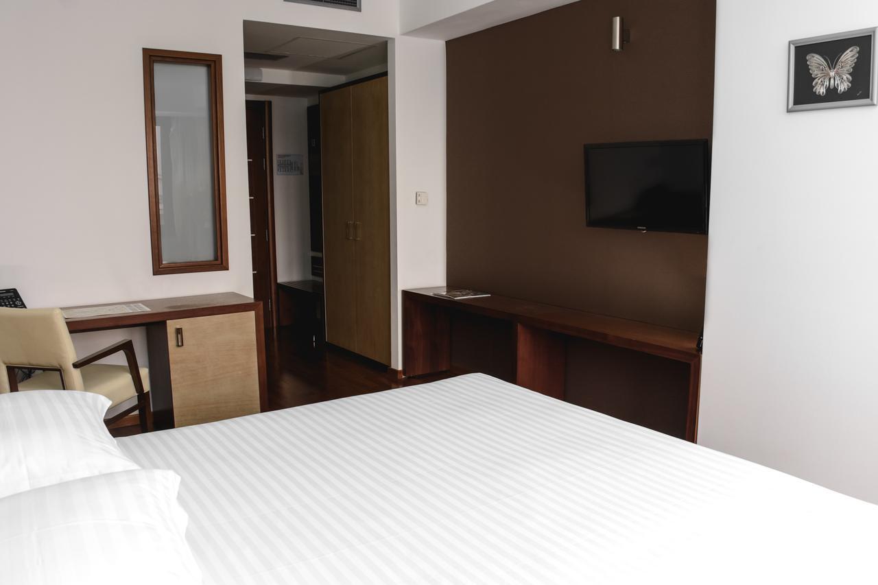 City5 Rooms & Suites By Lsa スコピエ エクステリア 写真